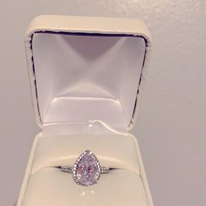 Pandora Sparkling Teardrop Halo ring